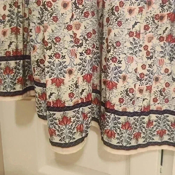Max Studio: pleated top: bell sleeve: Size large - Picture 6 of 6